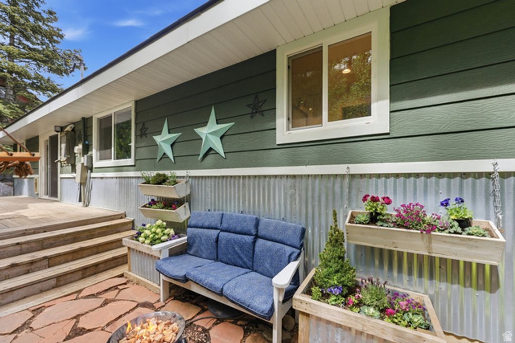 Image 31 of property listing at 575 ASPEN DR, Park City, UT 84098
