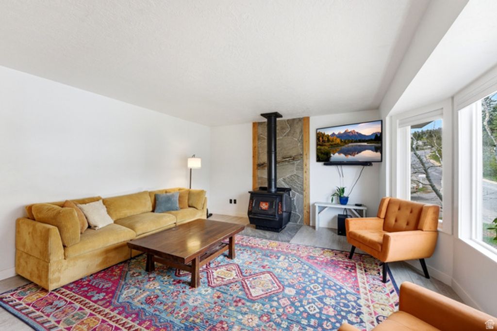 Image 5 of property listing at 575 ASPEN DR, Park City, UT 84098