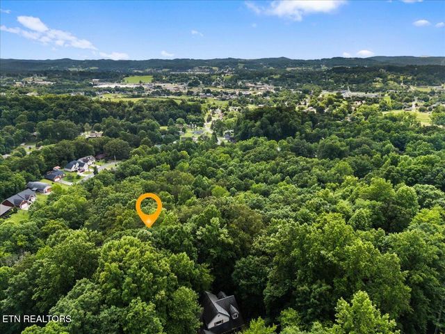 573 Hilltop Drive, Jacksboro, TN 37757