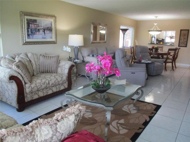 9541 Sunrise Lakes Boulevard 210, Sunrise, FL 33322
