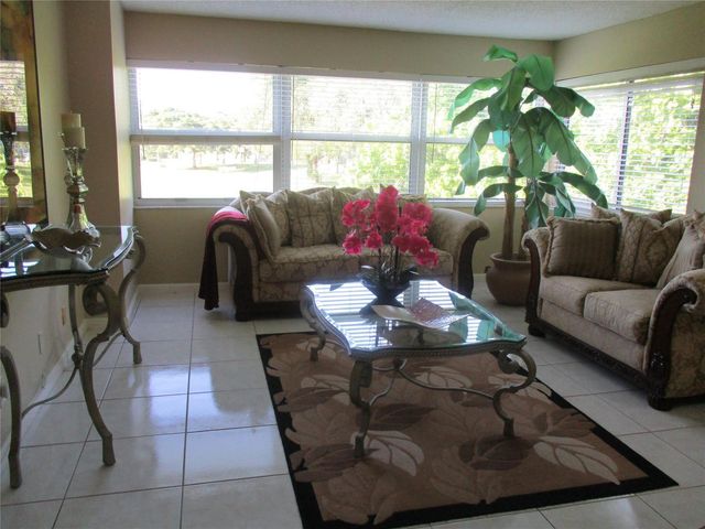 9541 Sunrise Lakes Boulevard 210, Sunrise, FL 33322