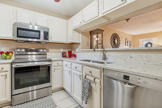 22 Abbey Road, Euless, TX 76039