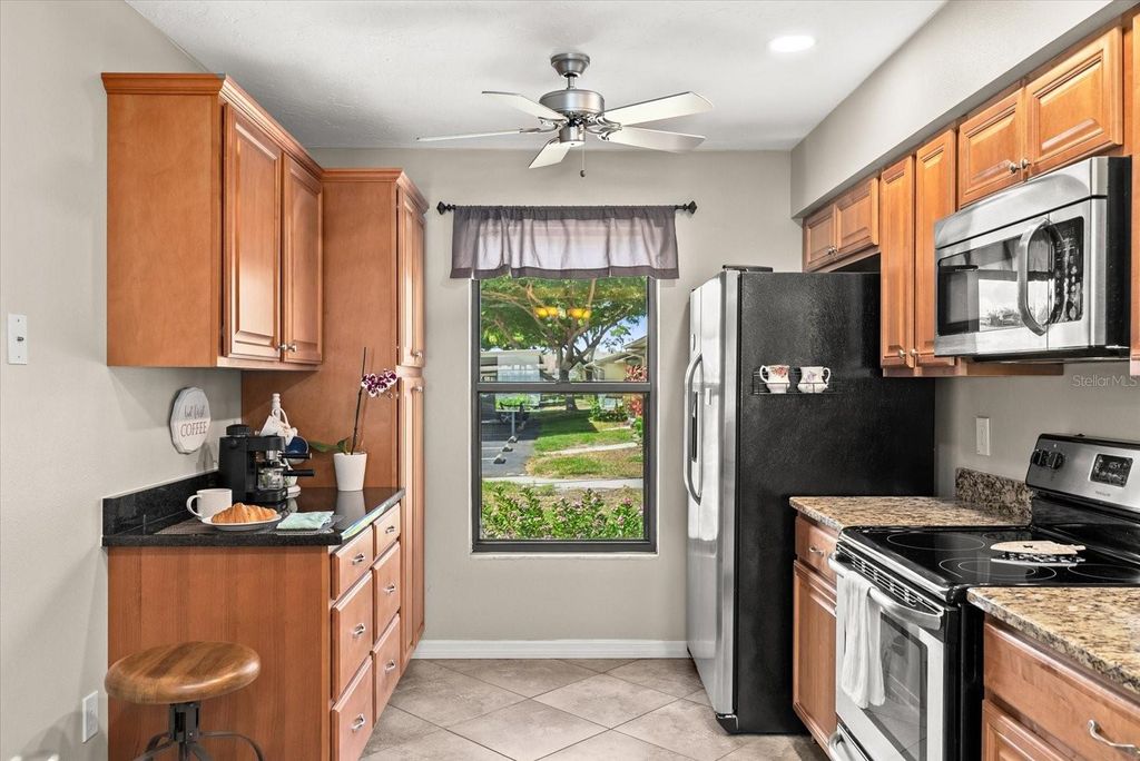 2723 60TH AVENUE DRIVE W 2723, BRADENTON, FL 34207 — photo 4