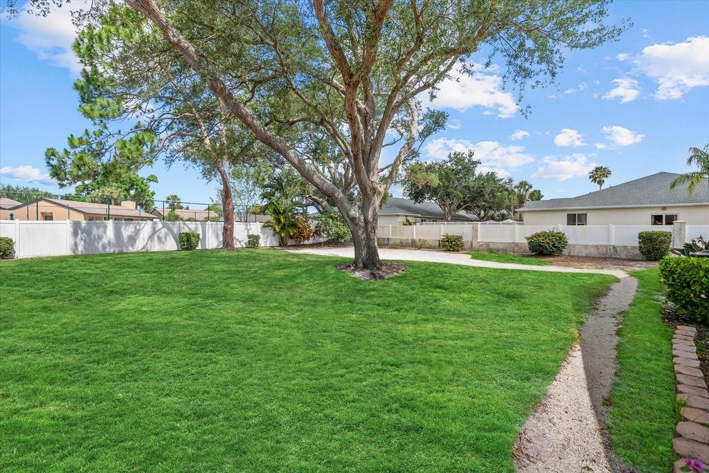 2723 60TH AVENUE DRIVE W 2723, BRADENTON, FL 34207 — photo 5