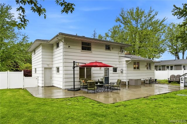5239 Ledge Lane, Clarence, NY 14221