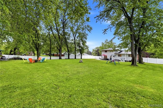 5239 Ledge Lane, Clarence, NY 14221