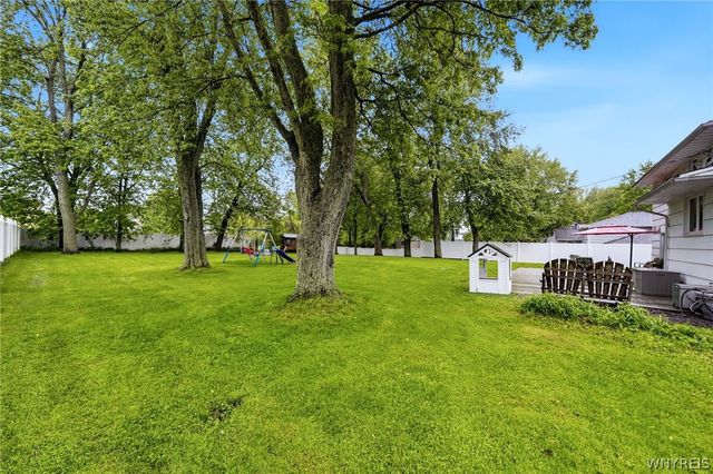 5239 Ledge Lane, Clarence, NY 14221