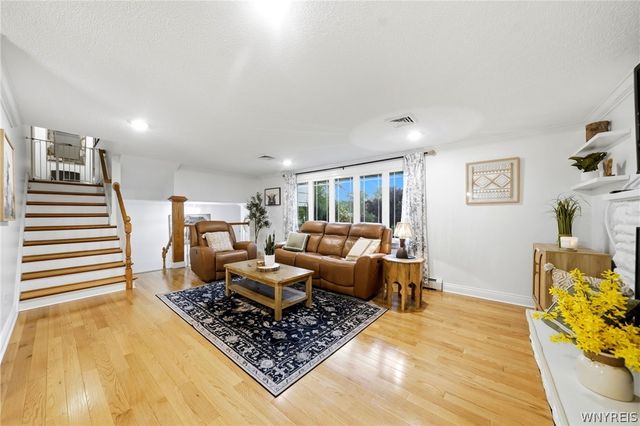 5239 Ledge Lane, Clarence, NY 14221