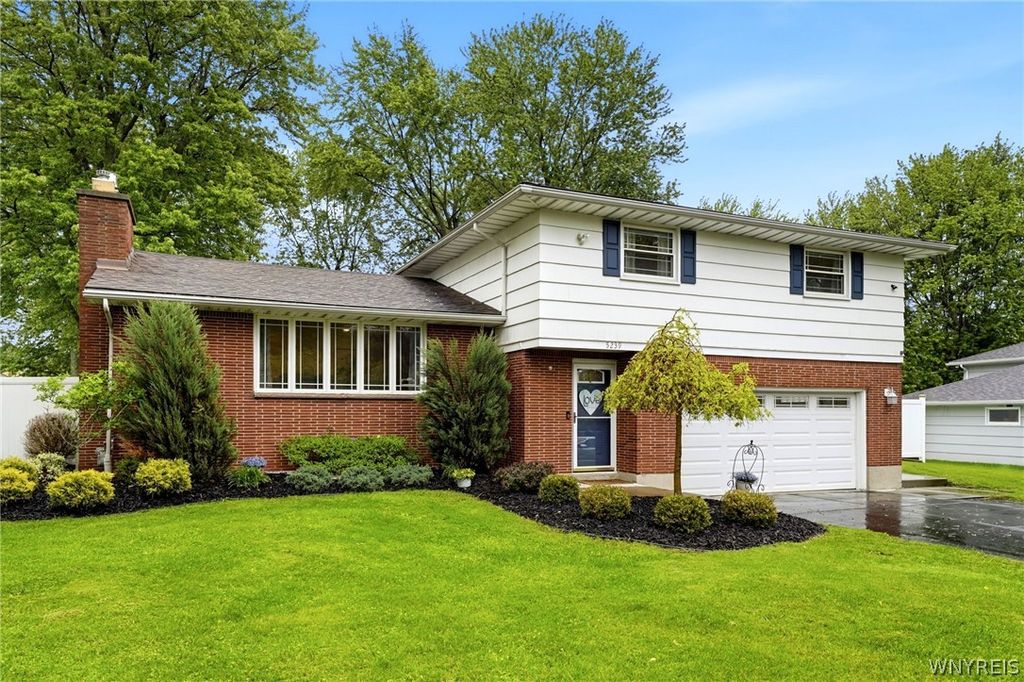 5239 Ledge Lane, Clarence, NY 14221