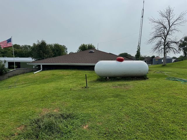 6657 E 78th Street S, Newton, IA 50208