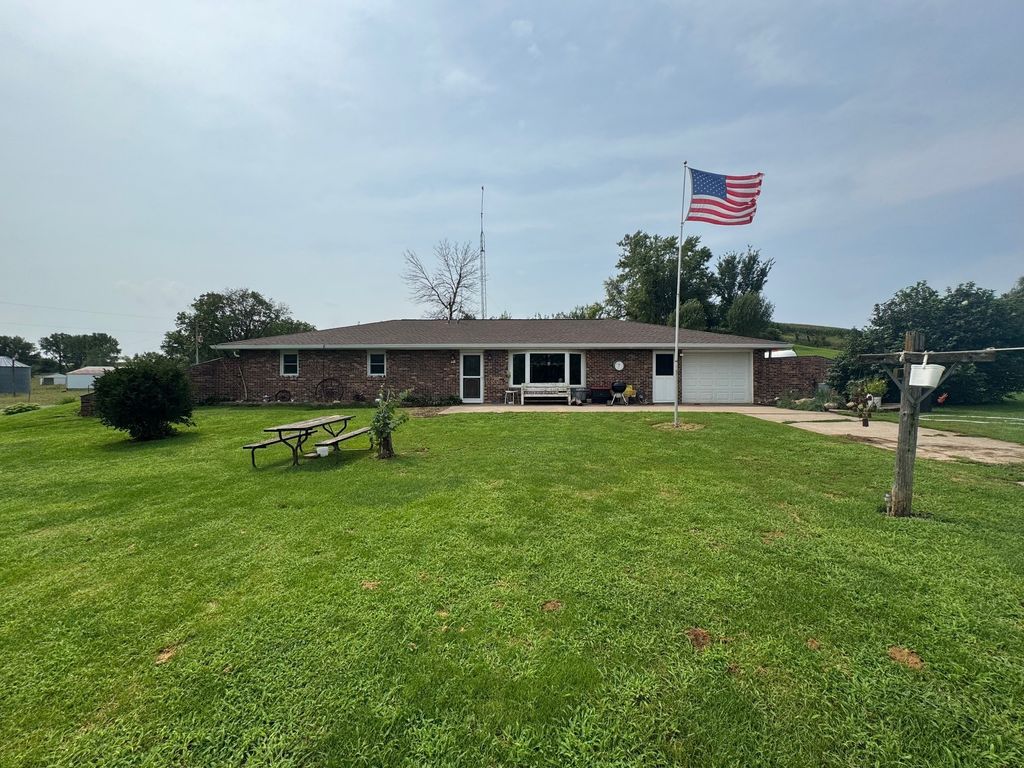 6657 E 78th Street S, Newton, IA 50208