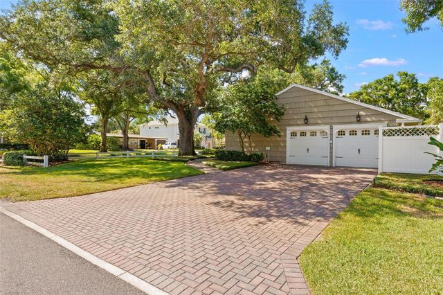 1035 S STERLING AVENUE, Tampa, FL 33629