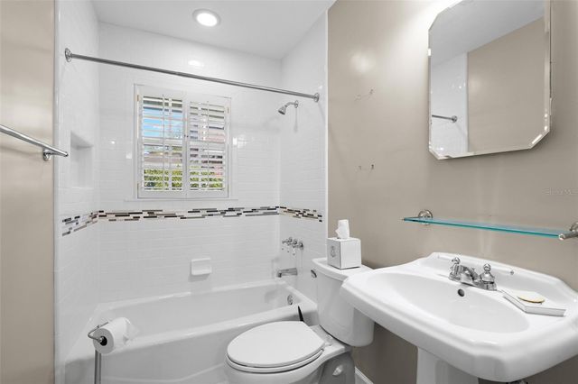 1035 S STERLING AVENUE, Tampa, FL 33629