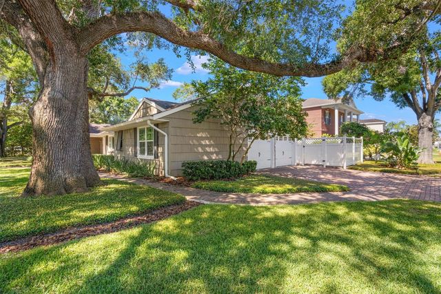 1035 S STERLING AVENUE, Tampa, FL 33629