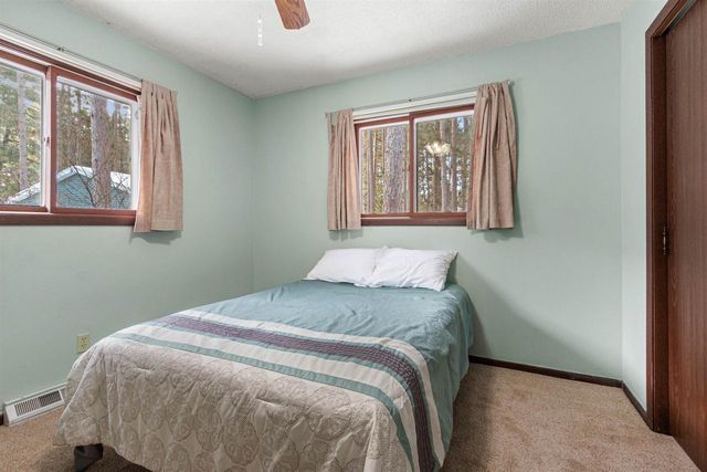 1074 E Queens Way, Nekoosa, WI 54457