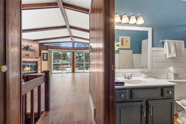 1074 E Queens Way, Nekoosa, WI 54457