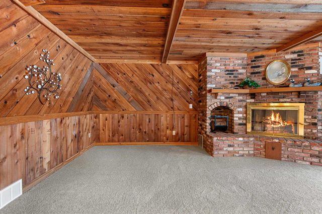 1074 E Queens Way, Nekoosa, WI 54457