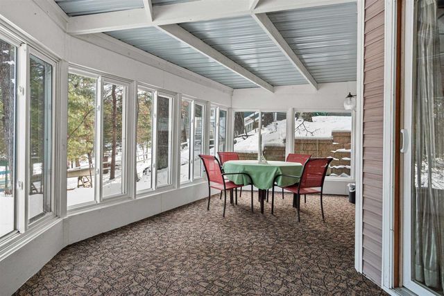 1074 E Queens Way, Nekoosa, WI 54457