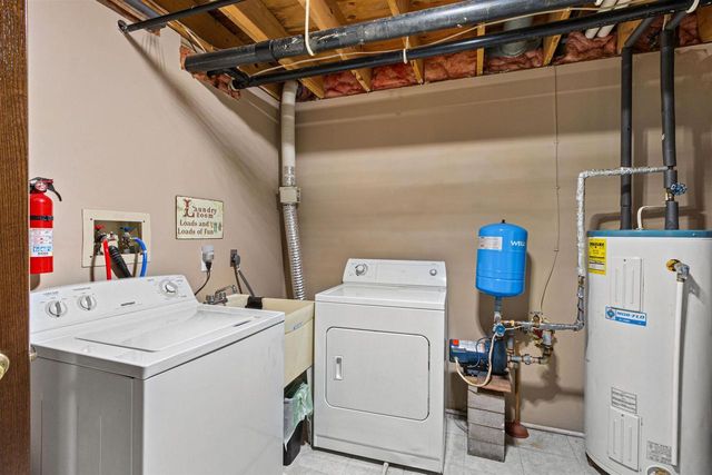 1074 E Queens Way, Nekoosa, WI 54457