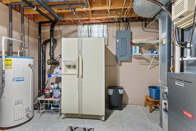 1074 E Queens Way, Nekoosa, WI 54457