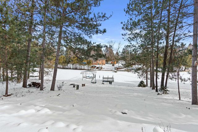 1074 E Queens Way, Nekoosa, WI 54457