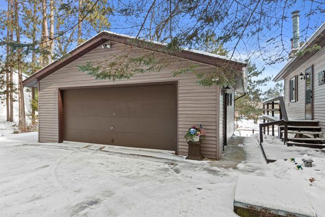 1074 E Queens Way, Nekoosa, WI 54457