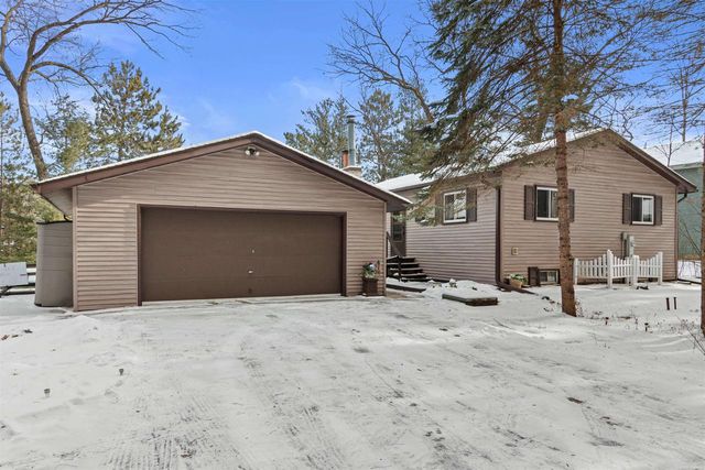 1074 E Queens Way, Nekoosa, WI 54457