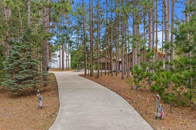 1074 E Queens Way, Nekoosa, WI 54457