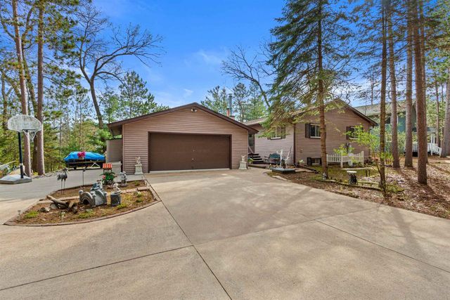 1074 E Queens Way, Nekoosa, WI 54457