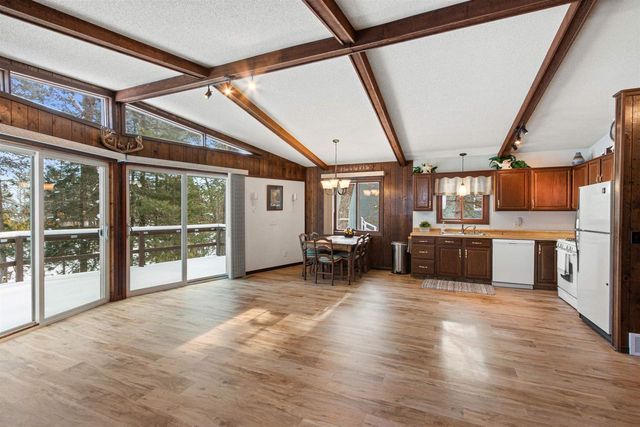 1074 E Queens Way, Nekoosa, WI 54457