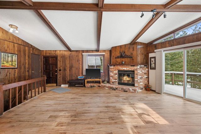 1074 E Queens Way, Nekoosa, WI 54457