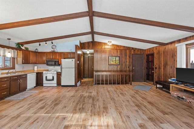 1074 E Queens Way, Nekoosa, WI 54457