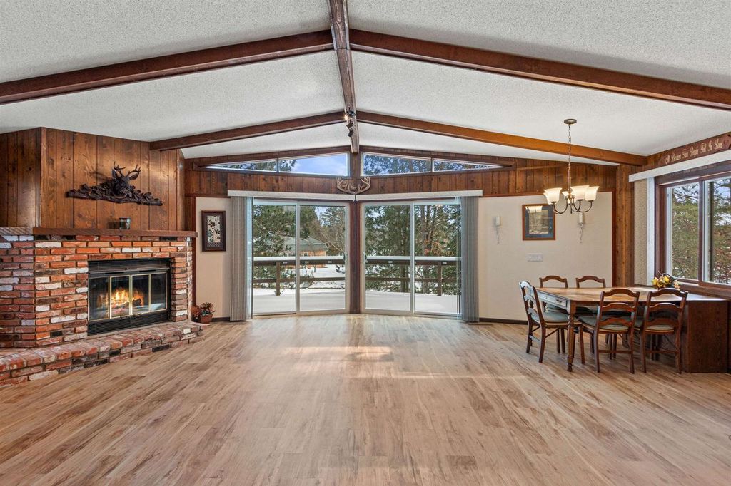 1074 E Queens Way, Nekoosa, WI 54457