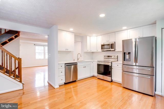 1604 BARNSTEAD DR, Reston, VA 20194