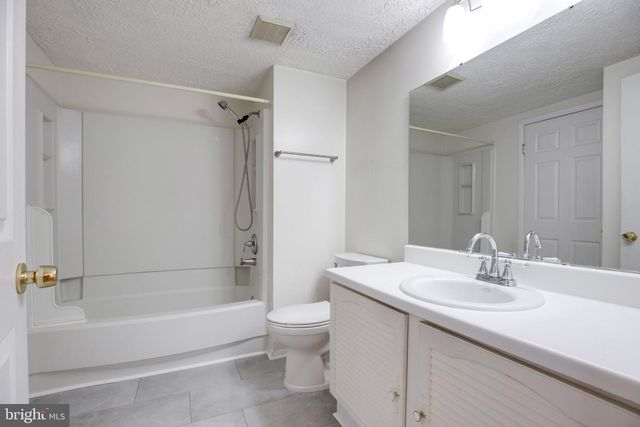 1604 BARNSTEAD DR, Reston, VA 20194