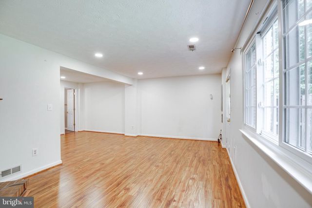 1604 BARNSTEAD DR, Reston, VA 20194