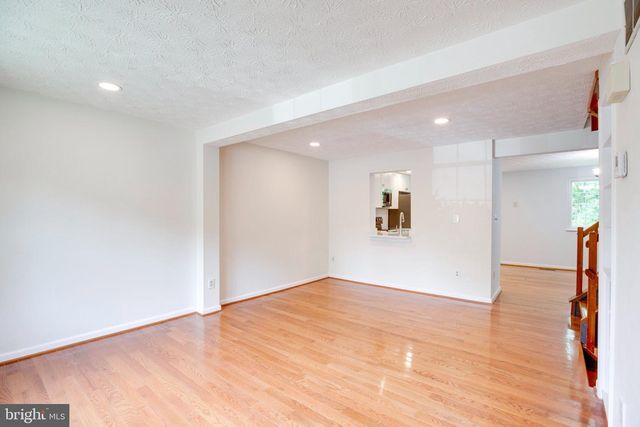 1604 BARNSTEAD DR, Reston, VA 20194
