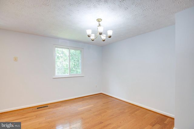 1604 BARNSTEAD DR, Reston, VA 20194