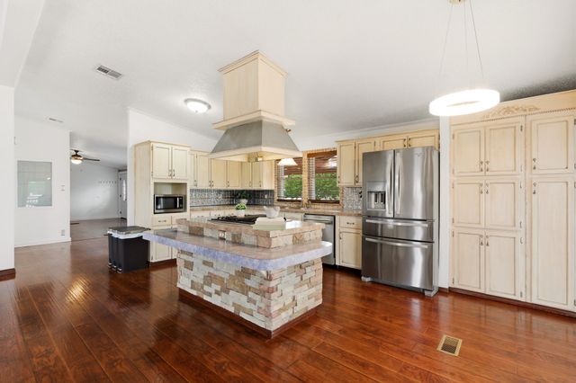 1995 Calle Cristo, Santa Fe, NM 87507