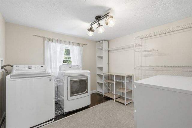 302 3rd St, Oakdale, PA 15071