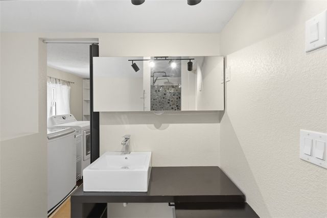 302 3rd St, Oakdale, PA 15071