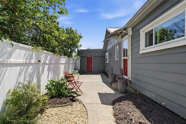 302 3rd St, Oakdale, PA 15071