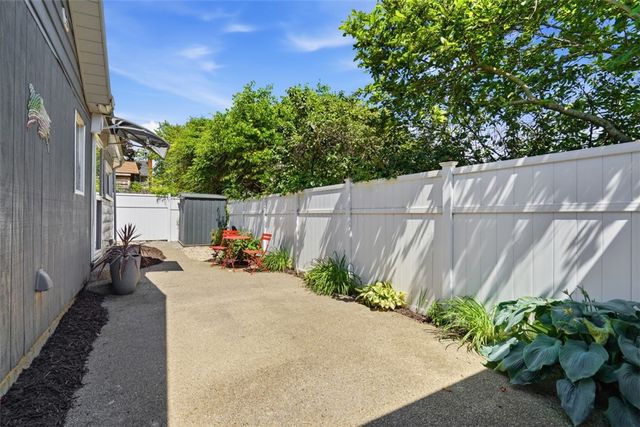 302 3rd St, Oakdale, PA 15071