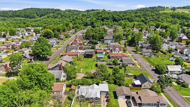 302 3rd St, Oakdale, PA 15071
