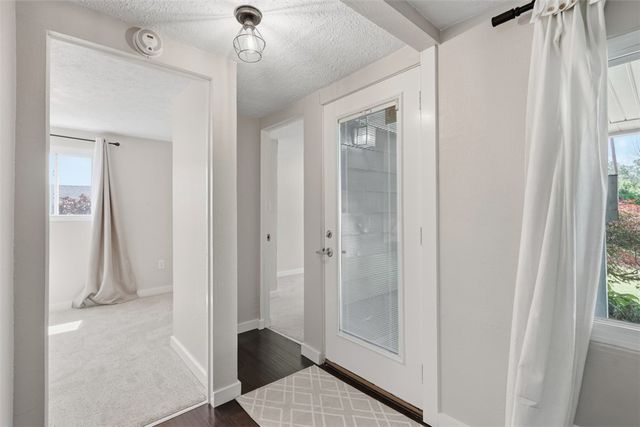 302 3rd St, Oakdale, PA 15071