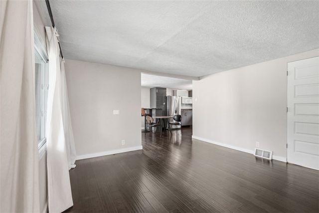 302 3rd St, Oakdale, PA 15071