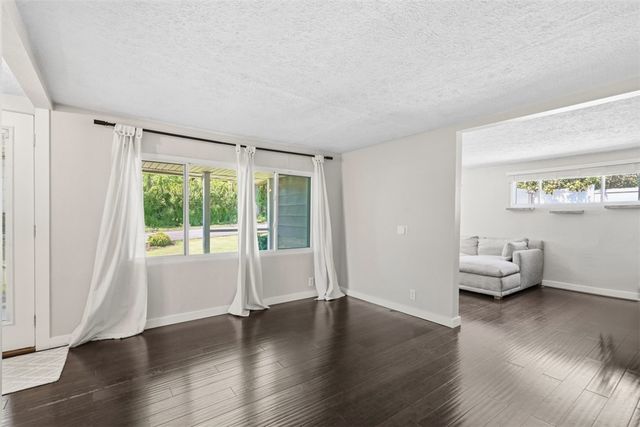 302 3rd St, Oakdale, PA 15071