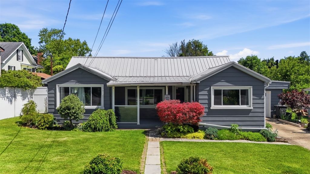 302 3rd St, Oakdale, PA 15071