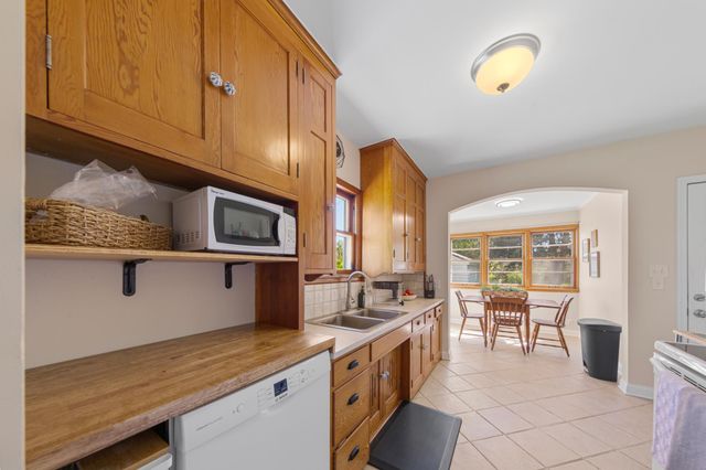 830 Mcknight Road N, Maplewood, MN 55119