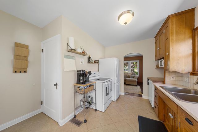 830 Mcknight Road N, Maplewood, MN 55119
